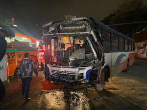 Choque de trasganado y bus deja cuatro heridos en Ñemby - Policiales - ABC Color
