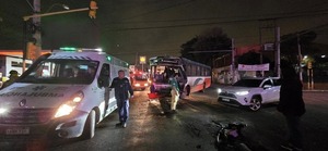 Choque entre un bus y un transganado deja cuatro heridos en Ñemby