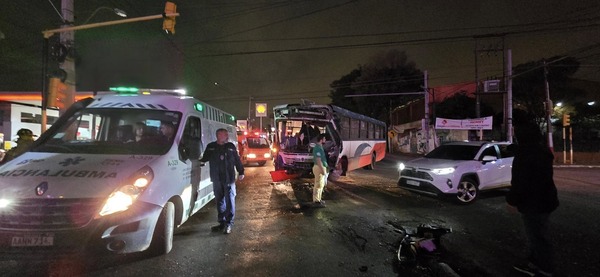 Choque entre un bus y un transganado deja cuatro heridos en Ñemby