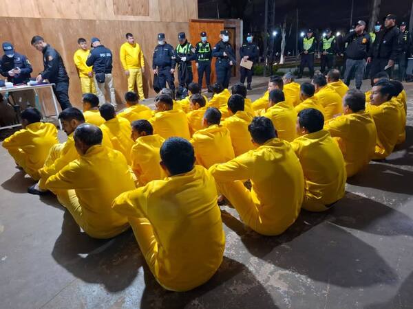 Más de 30 condenados son trasladados de Villarrica a Minga Guazú