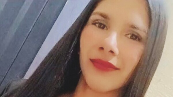 Una joven está desaparecida y en su patio cavaron un pozo