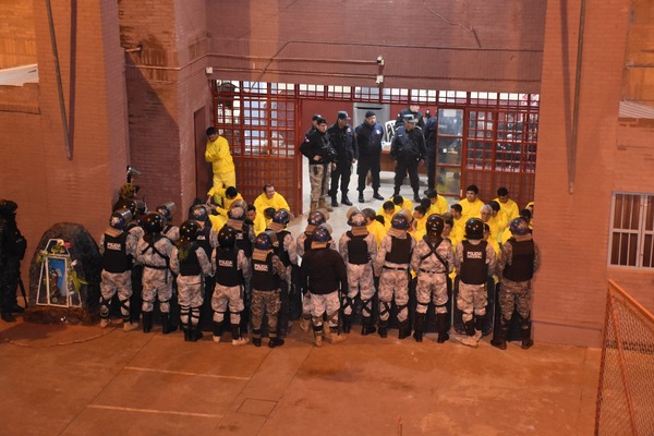 Desde Cereso Itapúa, trasladan a más de 40 reclusos al penal de Minga Guazú