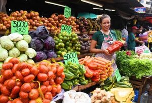 Promueven bancarización de comerciantes para evitar usura - Portal Digital Cáritas Universidad Católica