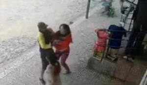 Popular / Yiyi forcejeó con asaltante y evitó el robo de su celular