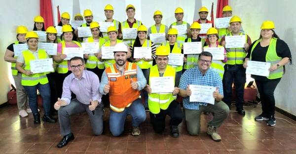 Certifican a nuevos profesionales en seguridad laboral en Presidente Franco