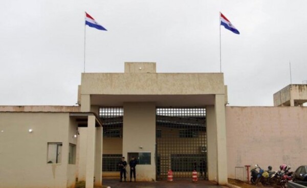 Unos 200 reos de Itapúa y Coronel Oviedo son trasladados a Minga Guazú