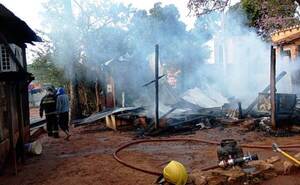 Incendio deja sin nada a humilde abuela y cinco nietos •