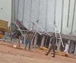 AUDIO: Dos muertos al derrumbarse un silo en construcción en Loma Plata  - A La Gran 7-30 - ABC Color