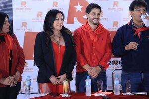 Popular / Zuni Castiñeira y su apoyo total a su novio como precandidato a concejal de Fernando de la Mora