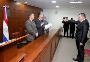 Autoridades judiciales tomaron juramento a un magistrado