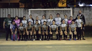Laschi invaden las canchas y sus ména cuidan de sus hijos