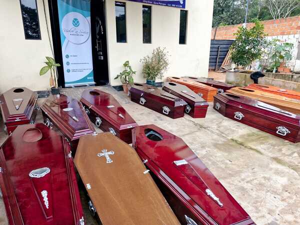 Asociación «Vuelve a Soñar» y la Iglesia La Gracia donan féretros a la Municipalidad de Lambaré para familias de bajos rec