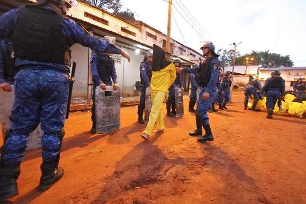 Operativo Umbral: Más de 200 presos con condenas de Oviedo e Itapúa son trasladados a cárcel de máxima seguridad