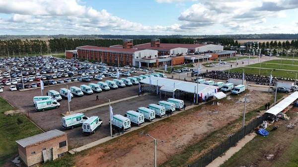 Salud Pública recibió 30 ambulancias adquiridas por ITAIPU que prestarán servicio el Departamento de Caaguazú