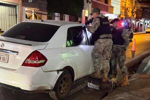 Intentó estafar a joyeros y abandonó su auto •