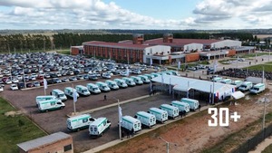 Peña encabezó la entrega de 30 ambulancias para Caaguazú - trece