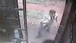 Video: Pasajeros viven momentos de terror durante un asalto en un bus