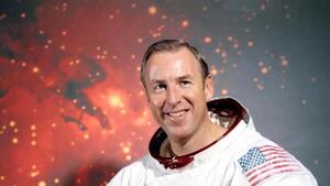 Fallece a los 97 años el astronauta Jim Lovell, origen de "Houston, tenemos un problema"