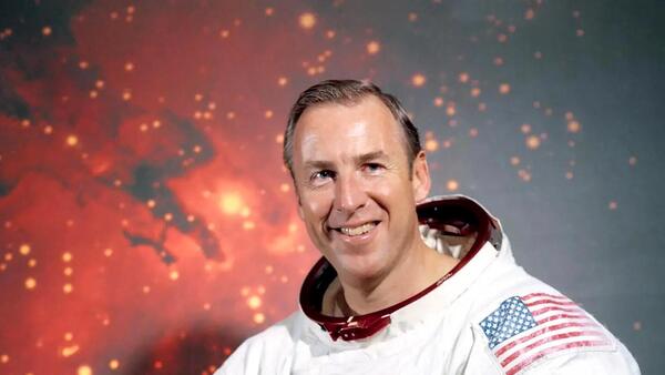 Fallece a los 97 años el astronauta Jim Lovell, origen de "Houston, tenemos un problema"