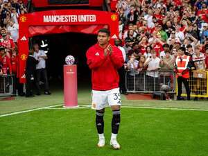 Diego León: presentación en Old Trafford y suplente ante Fiorentina - Fútbol Internacional - ABC Color