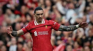 Versus / Liverpool confirma traspaso del uruguayo Darwin Núñez al Al Hilal saudita