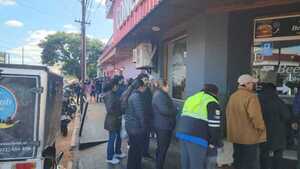 Oferta de carne barata genera fila que se extiende por más de una cuadra en Concepción