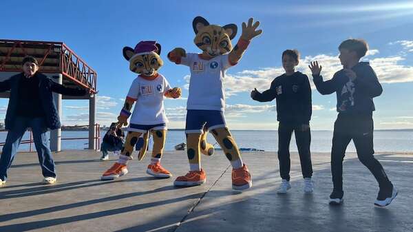 Tito y Tika estuvieron en Encarnación para compartir fotos y baile con las familias en el sur - Polideportivo - ABC Color