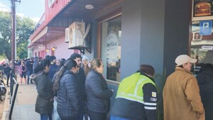 Fila de más de una cuadra para comprar carne barata