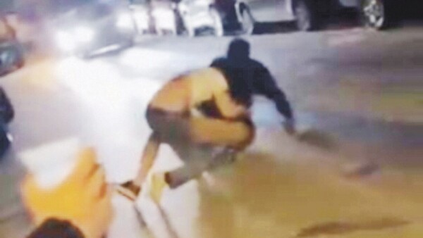 Se moquetearon fuera de un bar
