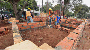 Popular / En Limpio ya levantan las primeras 12 casas del plan Che Róga Porã