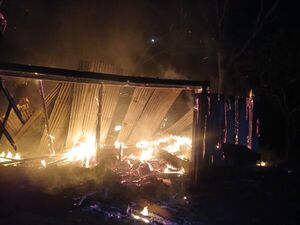 Popular / Policía quedó sin casa tras un feroz incendio