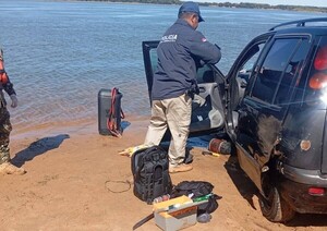 Hallan cadáver de una mujer dentro de auto sumergido en río Paraná
