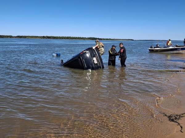 Ayolas: joven muere al caer con su vehículo al río Paraná - Nacionales - ABC Color