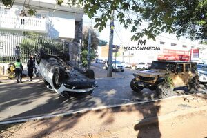 Popular / Borracho al volante chocó contra camioneta y dejó a conductora machucada