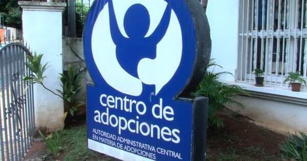 La Nación / Mayoría de niños en adopción son hijos de madres adictas
