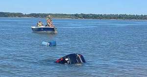 La Nación / Mujer entra al río con su auto y muere