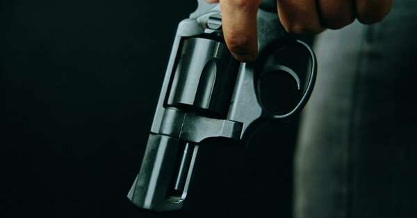 Diario HOY | Mujer de 20 años fue asesinada, su pareja de 65 años en la mira