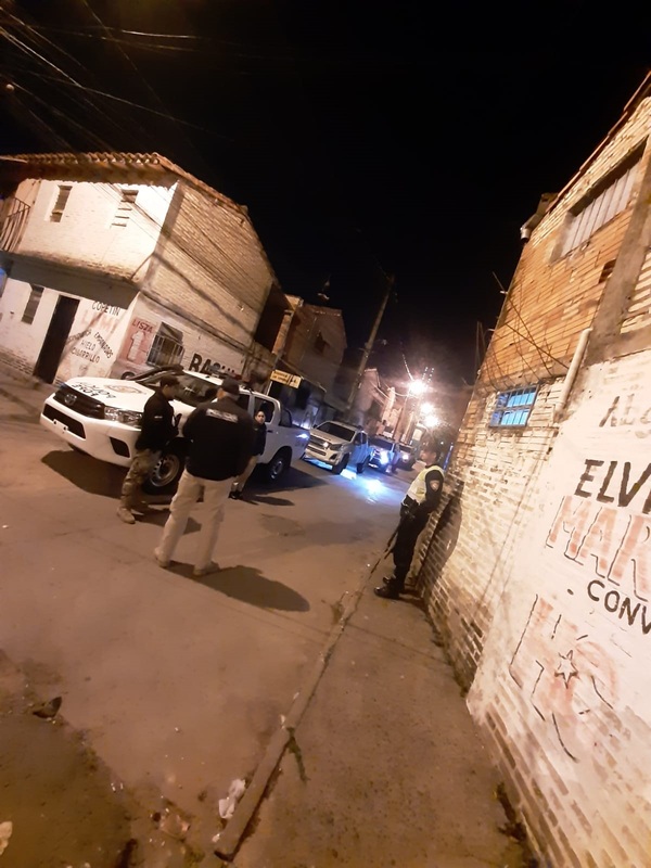 Barrio San Felipe: mujer recibió dos balazos en medio de una balacera - trece
