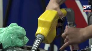 Baja el precio del combustible
