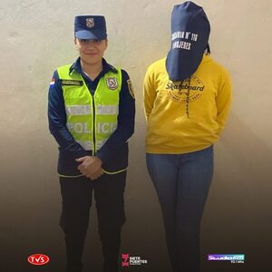 MUJER DETENIDA POR AGREDIR A POLICÍA EN EVENTO DEPORTIVO EN HOHENAU - «TVS DIGITAL»