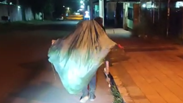 Video: Infraganti, atrapan a un “ladrón de medidores” de agua