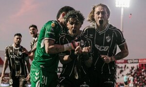Versus / Ronaldo Martínez salva a Platense en Córdoba en el último suspiro