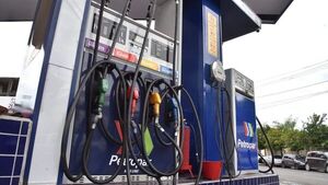 Nueva reducción de G. 250 en combustibles duraría un mes, según Petropar