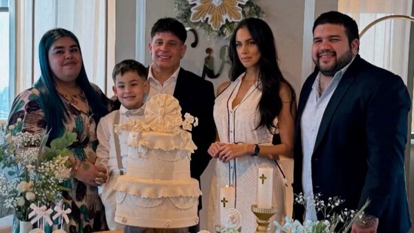 Popular / (GALERÍA) ¡El pelotero Juan Iturbe se juntó con su exdoña para volver cristiano a su peque!