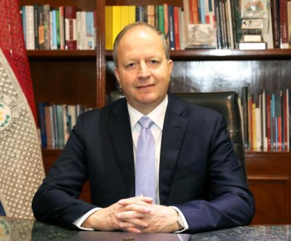 Para ministro de Economía, los combustibles deberían bajar