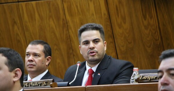 Núñez Salinas vuelve a Fuerza Republicana y la disidencia apunta a rearmarse en el Congreso