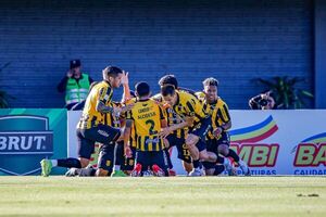 Guaran铆 humilla Olimpia con una goleada de 4-0