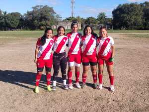 Popular / Cinco hermanas unidas en sangre y el fútbol , que defienden a su querido club