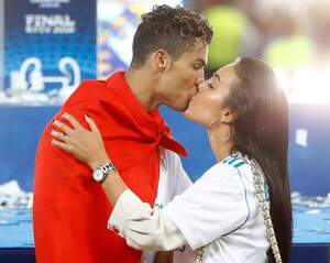 Popular / Cristiano Ronaldo pidió matrimonio a Georgina y le dio feroz anillo