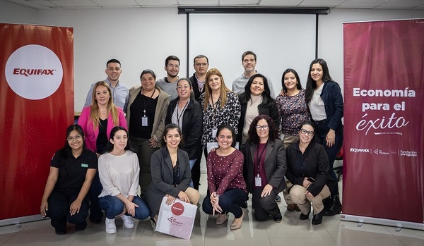 Voluntarios de Equifax se capacitan para impulsar la décima edición del programa “Economía para el Éxito”